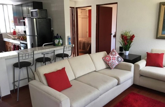 Departamento totalmente amueblado en la Zona Dorada, a 4 cuadras de la playa.