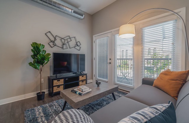 Des Moines | Beautiful 2BD/2BA Downtown Apartment