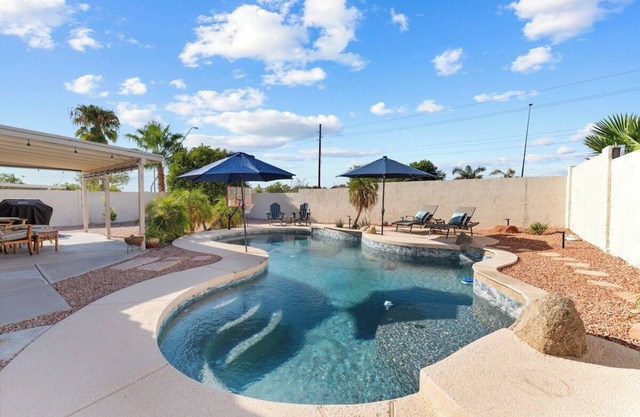 Desert Oasis Retreat w/Private Pool, Modern Comfort & Space for 10!