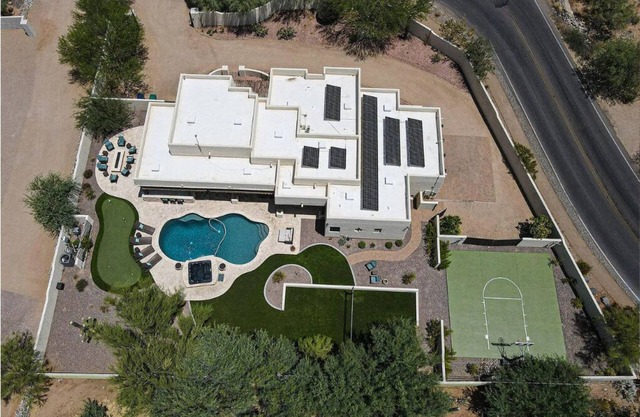 Desert Oasis Views Pool + Courts Walk to Town