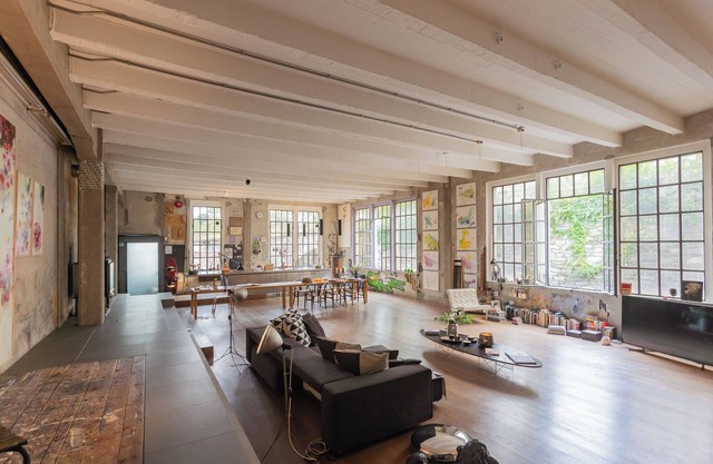Design Loft with Private Parking