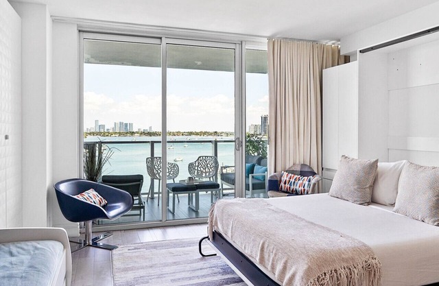 Design Studio Miami Beach Stunning Bay View Balcony Queen Murphy & twin trundle