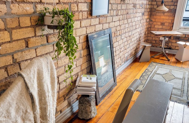 Designer apartment w/ carpark in AKLs hottest St!!
