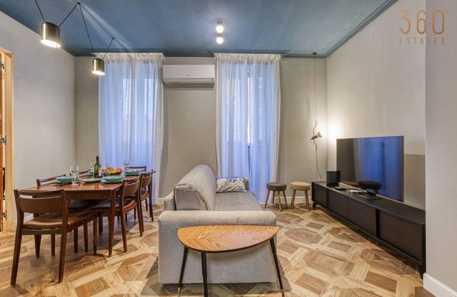 Designer finish, 2BR home with Smart TV & WIFI