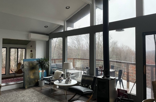 Designer Mountain Cabin w/ Hot Tub/Spa & Private Heated Pool
