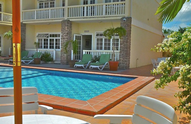 DESIGNER TROPICAL VILLA