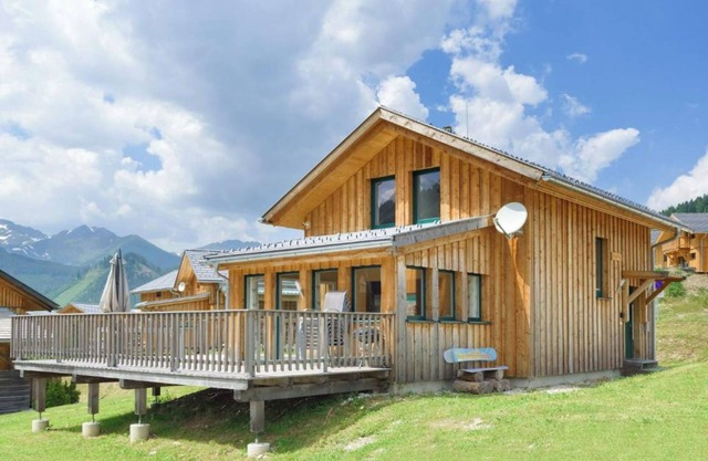 Detached chalet with sauna next to ski slopes