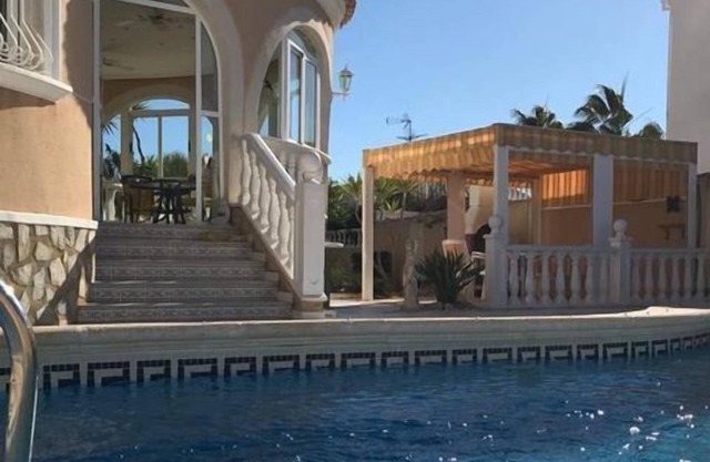 Detached holiday home with private pool