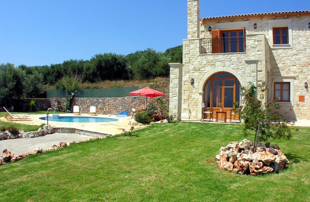 Detached holiday house with pool, large garden plot, wifi | Rethimno, Crete