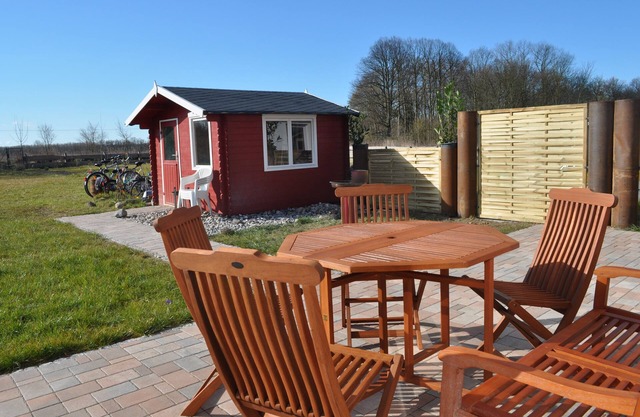 Detached house with a large garden to slow down