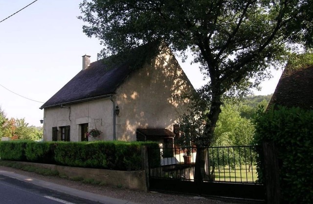 Detached house with garden and fireplace