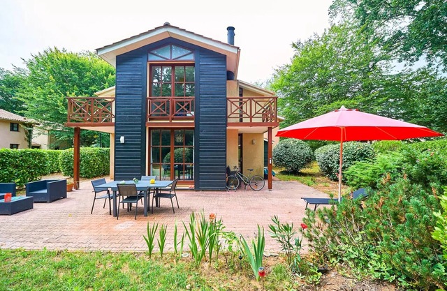 Detached villa, 1 bathroom, sleeps 4