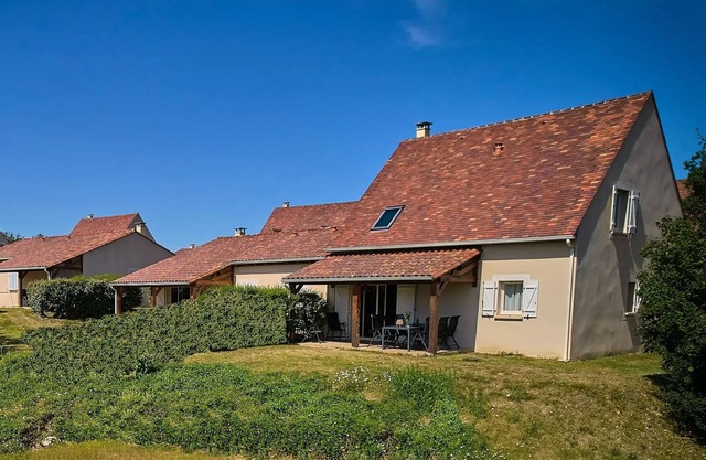 Detached villa, 2 bathrooms, sleeps 6