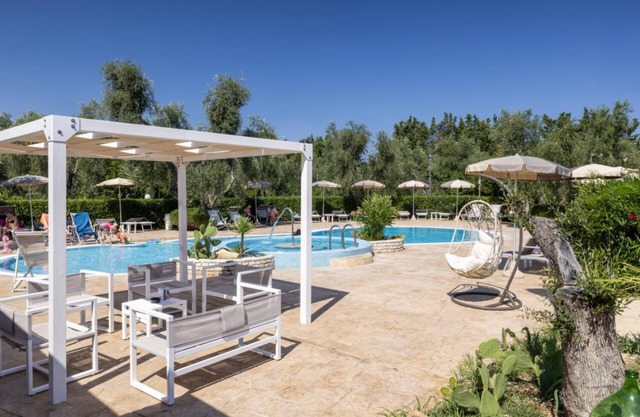 Detached Villa - Two Bedroom Villa, Sleeps 6