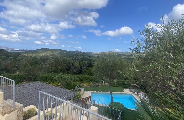 Detached villa with pool 2 steps from the sea