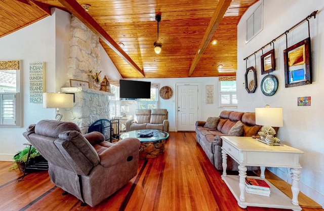 Detlow's Treasured Cottages 1