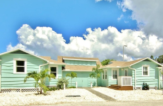 Detlow's Treasured Cottages 3