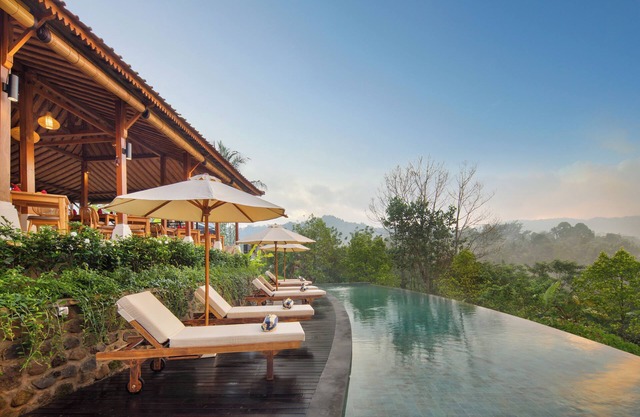 Devani Resort Sidemen