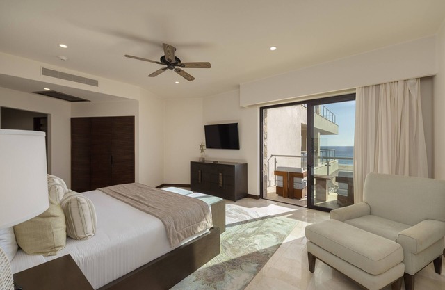 Diamante OCR 307 - Luxury Ocean Front 1 Bedroom Condo-Cabo