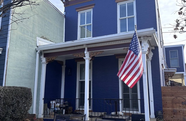 "Diamond In DC" Cozy English Basement Unit in Central Historic DC Neighborhood!