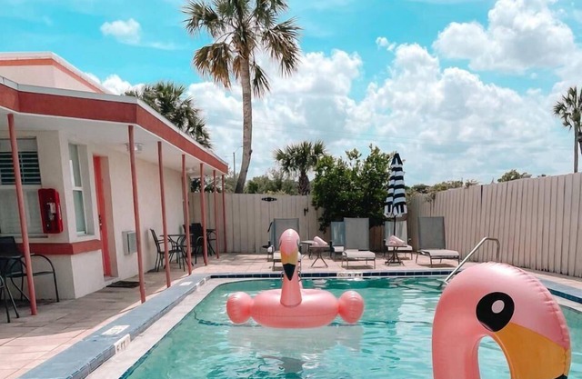 Digital Retro Boutique Hotel - Single King Room Near Downtown St. Augustine & the Beach