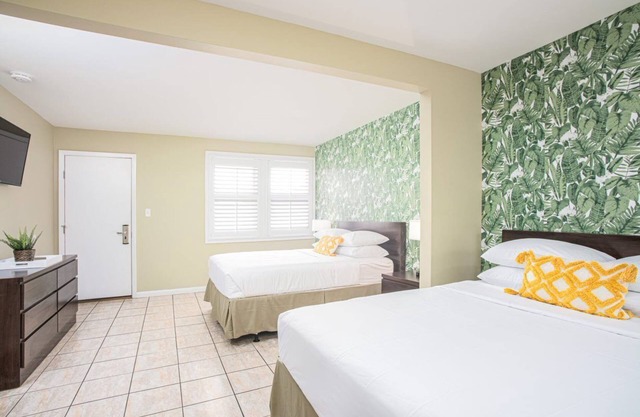 Digital Retro Boutique Hotel - Double Full with Breakfast Nook near Downtown St. Augustine & the Beach
