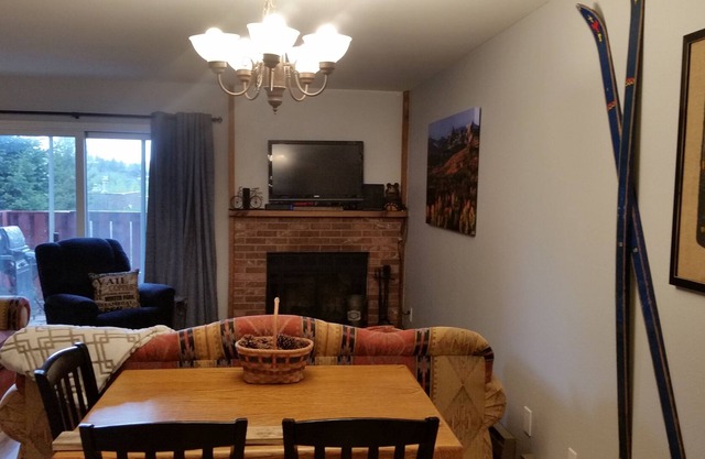 Dillon / Keystone Quiet and Comfortable Townhouse