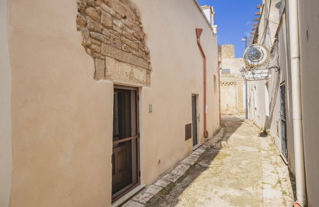 Dimora Del Castello - Four Bedroom Apartment, Sleeps 6