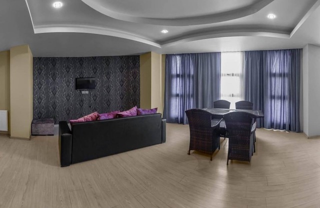Diplomat Suites