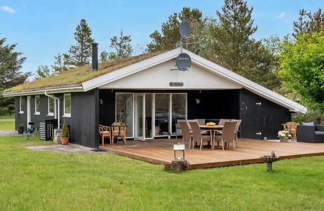 "Dirch" - 1.5km from the sea by Interhome