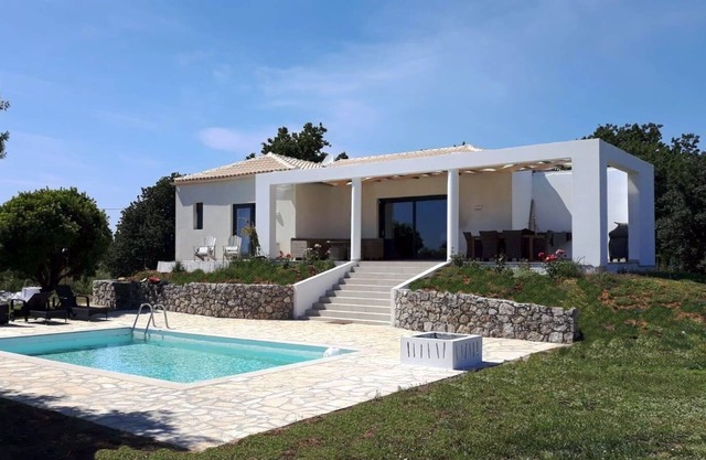 Directly above the sea, dreamlike holiday house with pool