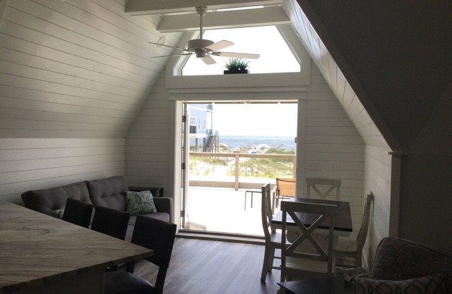 Directly Across From Beach Access in Fort Morgan, Gulf Shores, AL! Sleeps 8!