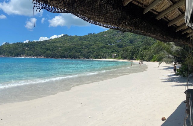 Directly behind the beach cozy apartment in a quiet beautiful location