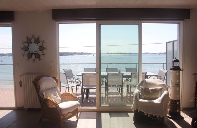 Directly on the beach, unique sea view, quiet, Clévacances rating, for 8 persons