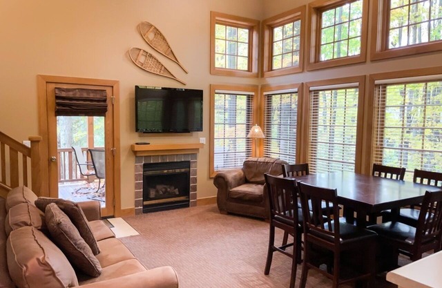 Disciples Ridge Condo, Just off Fox Run Court, Sleeps 16. Three bedrms-loft