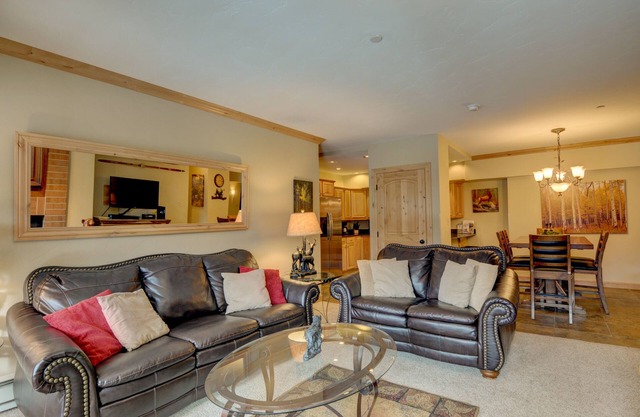 Discount Prices! SKI IN SKI OUT! 1/2 Block from Main Street! GREAT VIEWS!