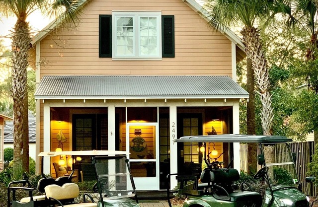 DISCOUNTED! ~Screened Porch~Free Activities! 2 GOLF CARTS*, Pet Friendly,POOL
