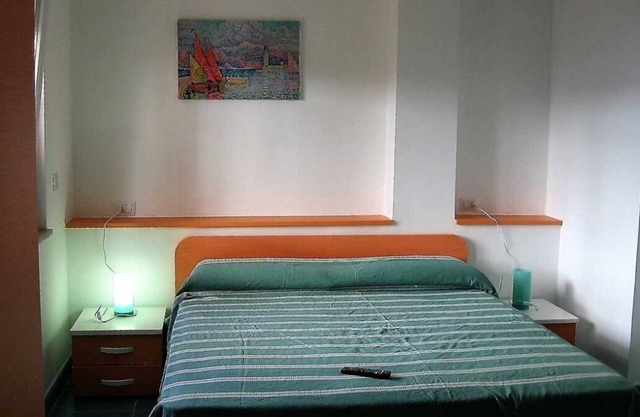 Discover CIlento - Mandarin - Room with bathroom - sleeps 3