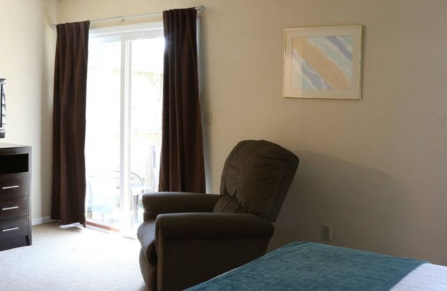 Discover Serenity. Ideal 2BR Townhouse in Morgantown