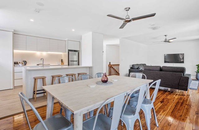 Discover the perfect retreat for families and pets alike in the heart of Broadbeach.