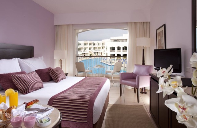 Dive Into All-Inclusive Comfort w/Pools & Spa, Beach Access & Watersports