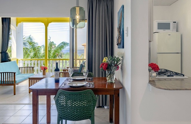 Divers Paradise, pet friendly, ocean view one-bedroom apartment