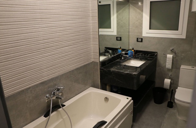 DNR Home Prestigious apartment in Black and White with easy access