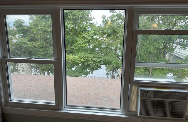Dock Life Beach 1 - Upper Unit 17, Riverview 4 bedroom, 3 min walk to Beach 1