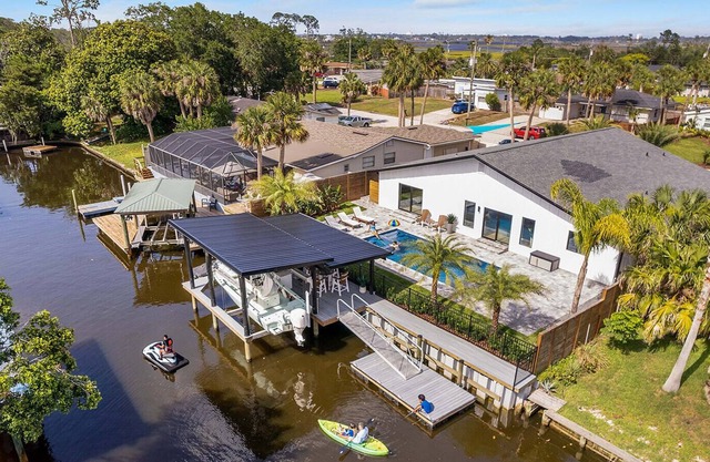 Dockside: Boat dock, Heated Pool, Close to Beach