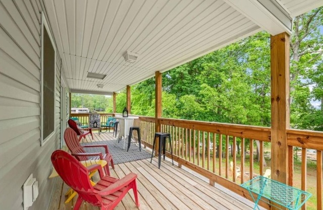 Dockside Dreamz- Full duplex lake fun for 12