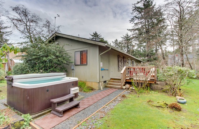 Dog-Friendly Cottage with Private Hot Tub, Deck, Berry Bushes, & Beach Access