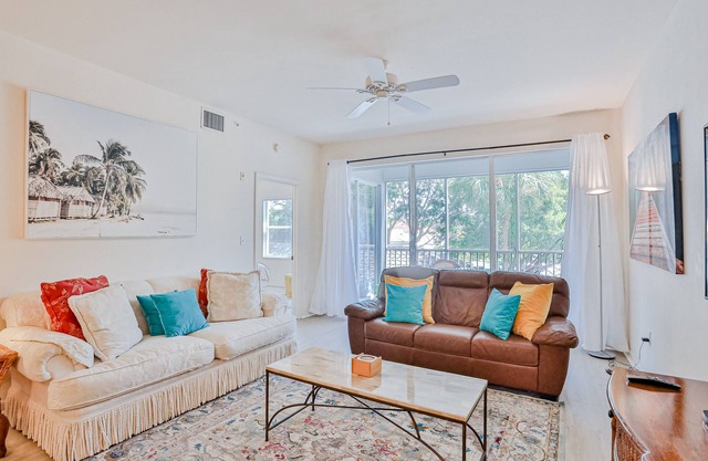 Dog-friendly home with pool access, private W/D, and central AC