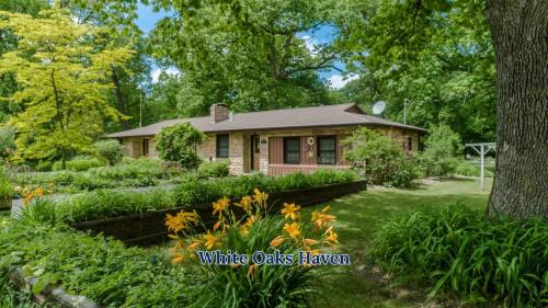 Dog-Friendly Nature Escape with Hot Tub and Fire Pit