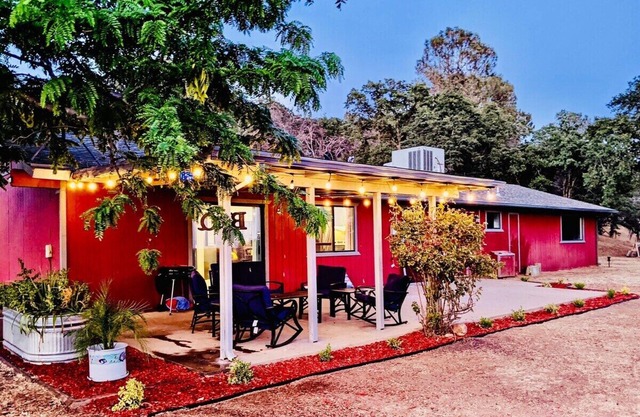 Dog Friendly/Sleeps 12/Yosemite Elements